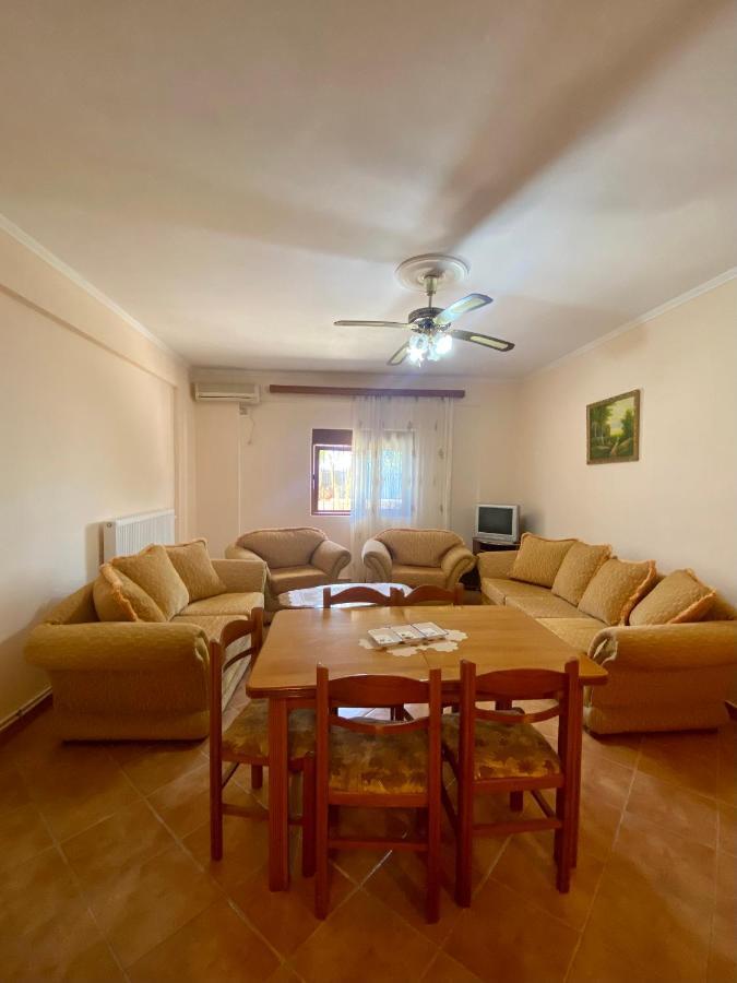 Family Apartments Sarandë Buitenkant foto