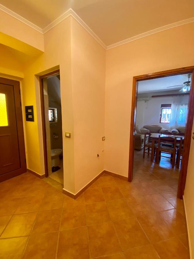 Family Apartments Sarandë Buitenkant foto