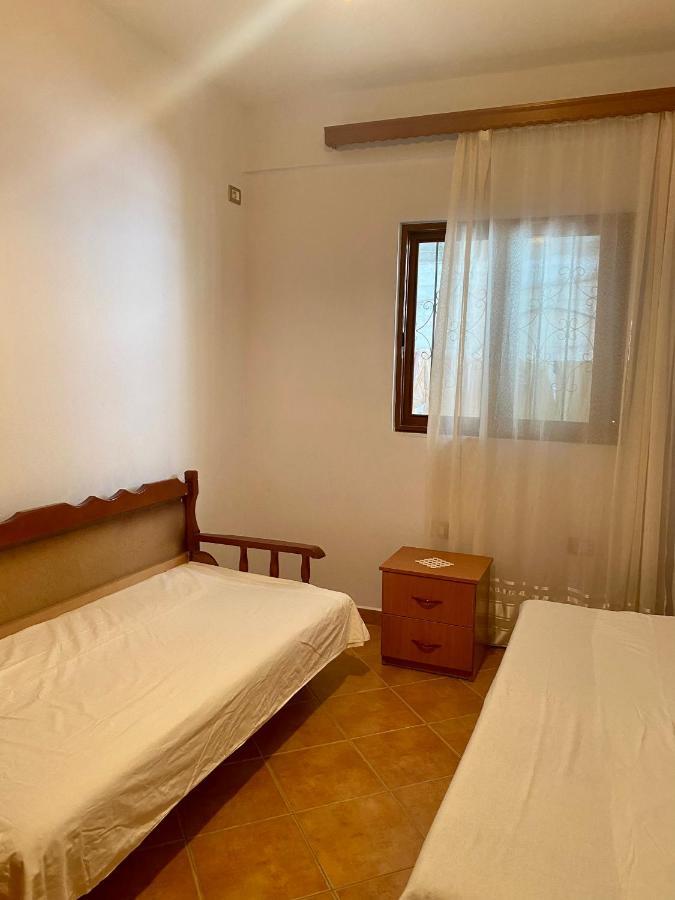 Family Apartments Sarandë Buitenkant foto